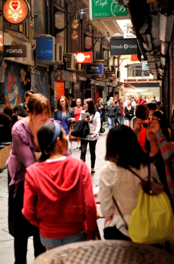 MELTours. Bustling cafe laneway, Melbourne. Photo &copy; 2011 Adrian Lagniton