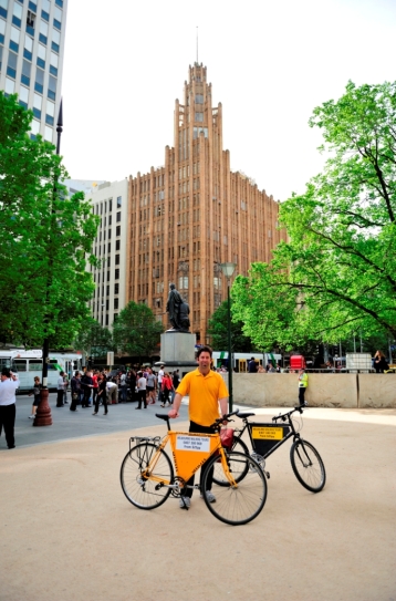 MELTours. Manchester Unity Building from the 
			City Square, Melbourne. Photo &copy; 2011 Adrian Lagniton