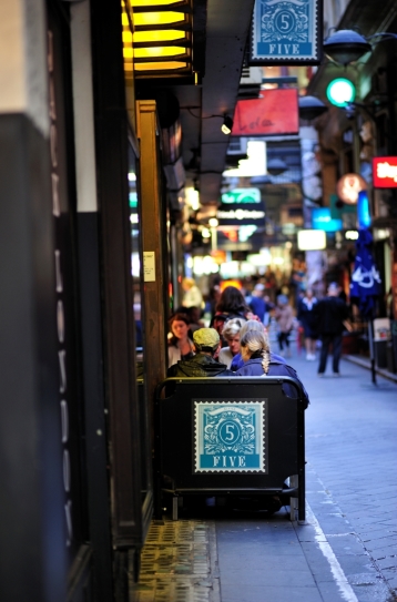 MELTours. Bustling cafe laneway, Melbourne. Photo &copy; 2011 Adrian Lagniton